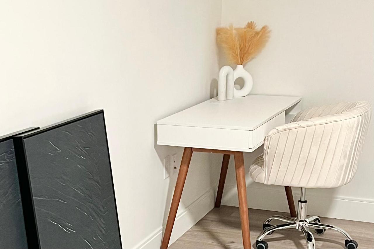 Modern 2 Bed Furnished Apartment In Quincy Bagian luar foto