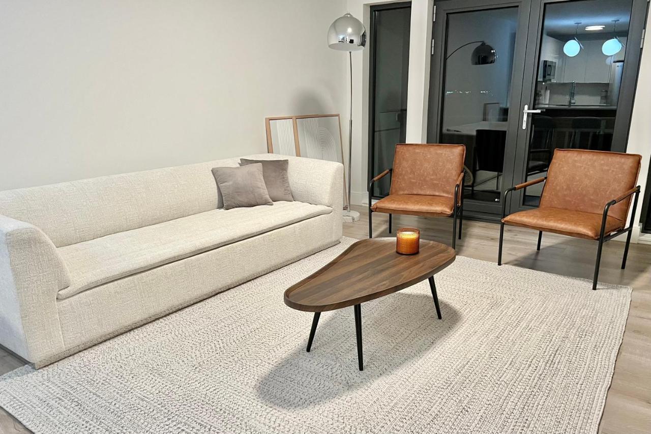 Modern 2 Bed Furnished Apartment In Quincy Bagian luar foto